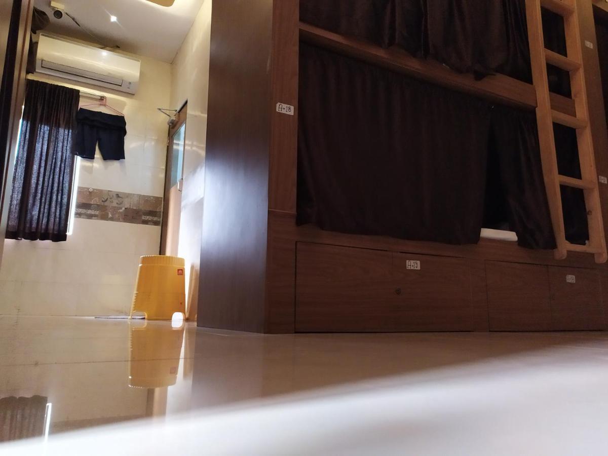 Super Dormitory Ac Deluxe Mumbai Exterior foto