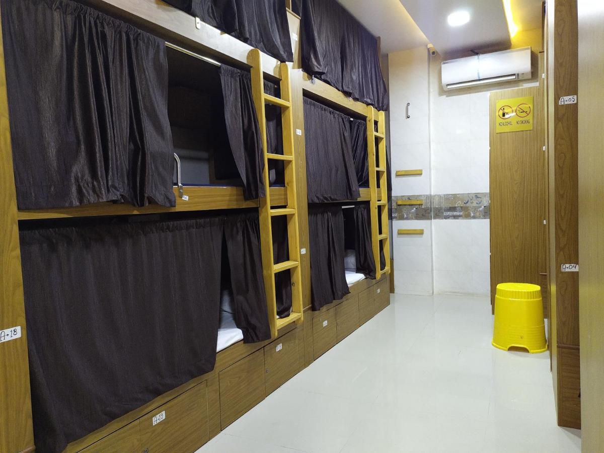 Super Dormitory Ac Deluxe Mumbai Exterior foto